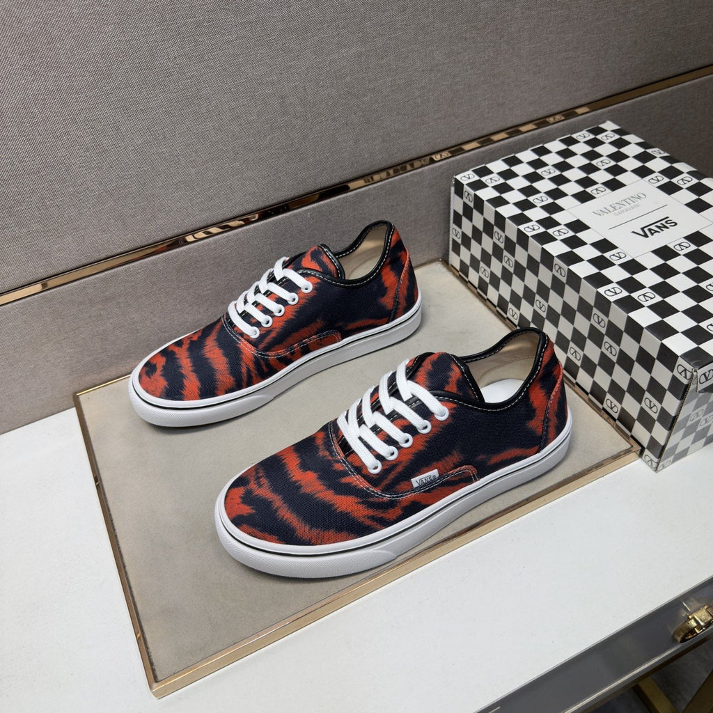 Vans Men's Navy Orange Stripe Low-Top Sneakers